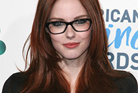 The-best-hairstyles-for-black-framed-glasses-side